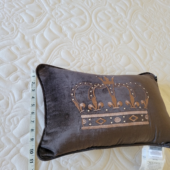 Queen Street Rhinestone throw pillow  NWT - Picture 8 of 9